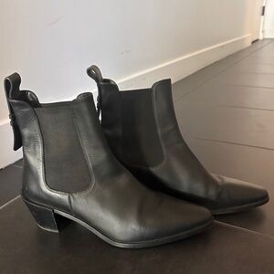 Frame Chelsea boots